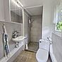 Badezimmer außerhalb des Bungalows