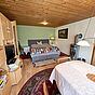 Wohn- und Schlafzimmer