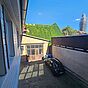 Innenhof mit Parkplatz